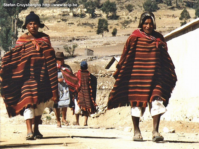 Tarbucco - Indians The brisk and coulourful Sunday market in Tarabuco brings all the people of the whole region together, in tradional clothing. They come to Tarabuco to sell their goods to the local population or tourists. Stefan Cruysberghs